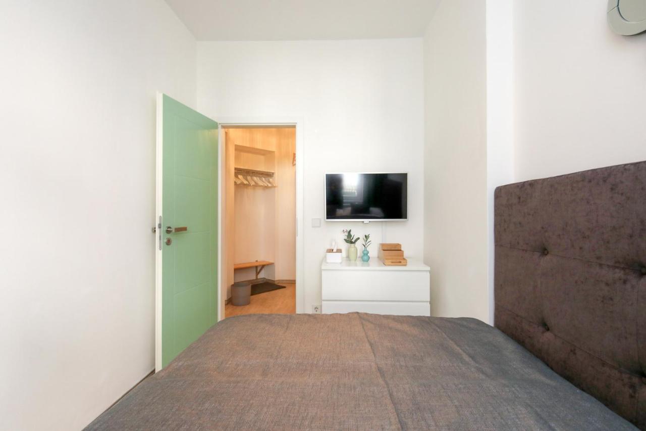 4 Personen Altbau nahe Kurfürstendamm Berlín Exterior foto